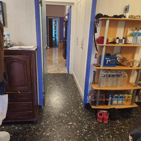 Apartment Big 140m2 5min Walk To Sea &promenade 3 Double Rooms,big Living 42m2, 3 Showers,9 Beds, Free Parking