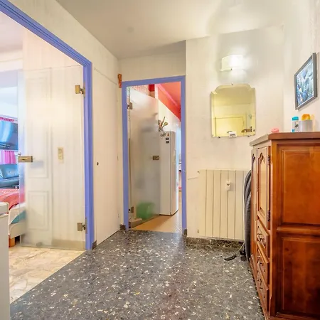 Big 140m2 5min Walk To Sea &promenade 3 Double Rooms,big Living 42m2, 3 Showers,9 Beds, Free Parking Apartament
