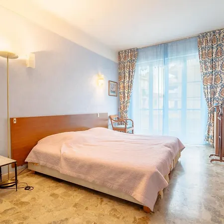 Big 140m2 5min Walk To Sea &promenade 3 Double Rooms,big Living 42m2, 3 Showers,9 Beds, Free Parking Apartament *