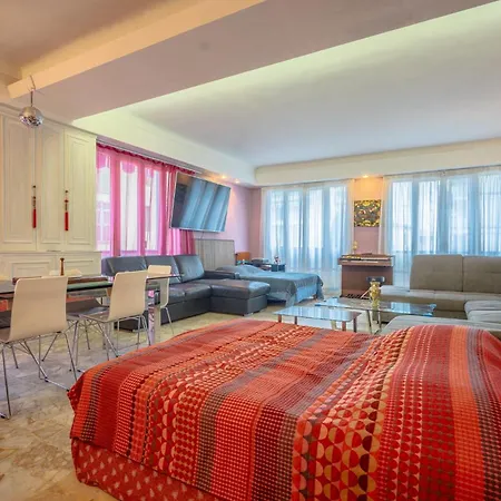 Big 140m2 5min Walk To Sea &promenade 3 Double Rooms,big Living 42m2, 3 Showers,9 Beds, Free Parking *