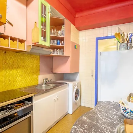 Big 140m2 5min Walk To Sea &promenade 3 Double Rooms,big Living 42m2, 3 Showers,9 Beds, Free Parking Nice