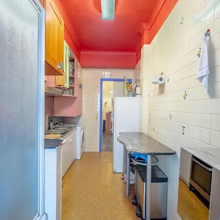 Big 140m2 5min Walk To Sea &promenade 3 Double Rooms,big Living 42m2, 3 Showers,9 Beds, Free Parking * Nice