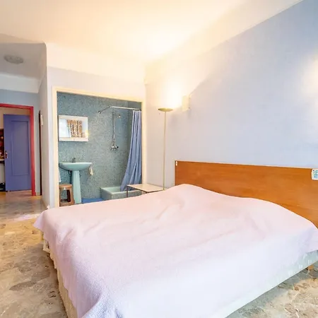 Big 140m2 5min Walk To Sea &promenade 3 Double Rooms,big Living 42m2, 3 Showers,9 Beds, Free Parking