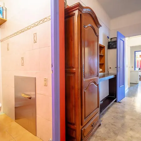 Big 140m2 5min Walk To Sea &promenade 3 Double Rooms,big Living 42m2, 3 Showers,9 Beds, Free Parking Apartament