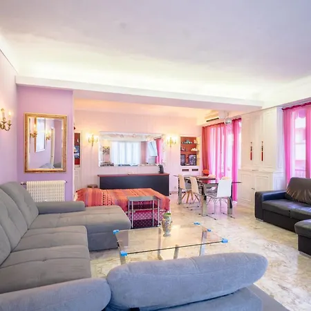 Big 140m2 5min Walk To Sea &promenade 3 Double Rooms,big Living 42m2, 3 Showers,9 Beds, Free Parking *