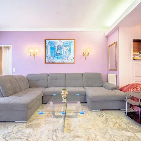 Big 140m2 5min Walk To Sea &promenade 3 Double Rooms,big Living 42m2, 3 Showers,9 Beds, Free Parking Nice