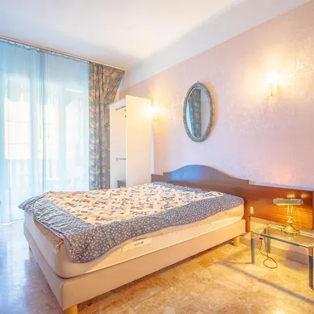 Big 140m2 5min Walk To Sea &promenade 3 Double Rooms,big Living 42m2, 3 Showers,9 Beds, Free Parking Apartament *