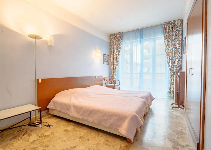 Big 140m2 5min Walk To Sea &promenade 3 Double Rooms,big Living 42m2, 3 Showers,9 Beds, Free Parking Appartement *