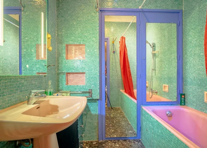 Appartement Big 140m2 5min Walk To Sea &promenade 3 Double Rooms,big Living 42m2, 3 Showers,9 Beds, Free Parking *