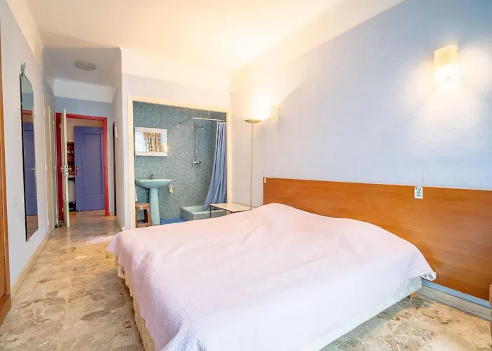 Big 140m2 5min Walk To Sea &promenade 3 Double Rooms,big Living 42m2, 3 Showers,9 Beds, Free Parking