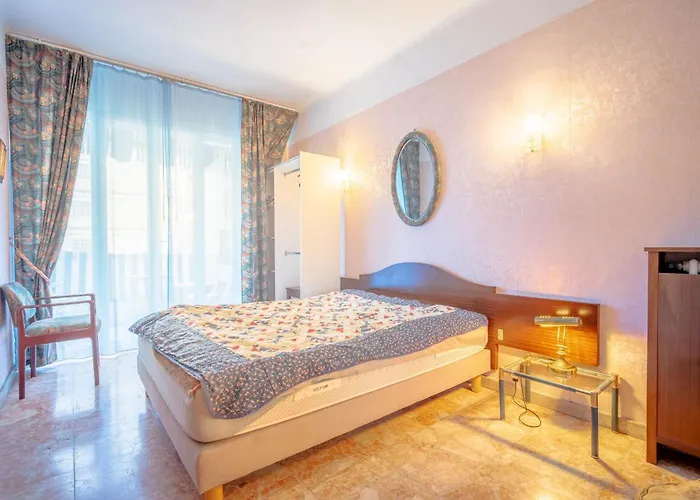 Big 140m2 5min Walk To Sea &promenade 3 Double Rooms,big Living 42m2, 3 Showers,9 Beds, Free Parking Appartement *