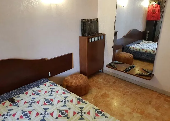 Big 140m2 5min Walk To Sea &promenade 3 Double Rooms,big Living 42m2, 3 Showers,9 Beds, Free Parking * Nice